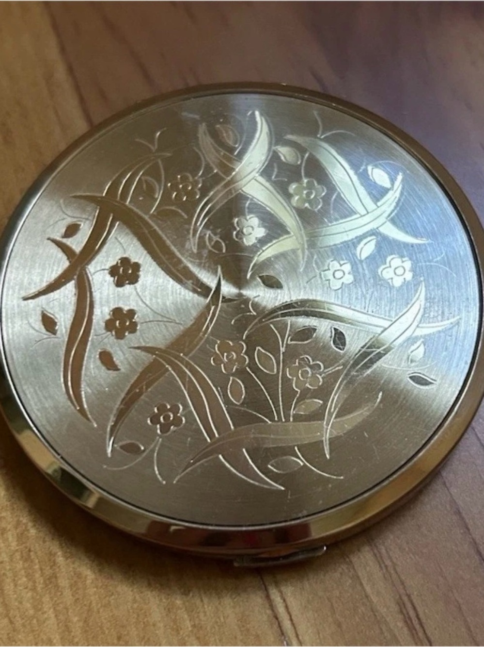 Elgin American 30s-50s Vintage Gold Tone Floral Engraved Round Compact w/ Mirror